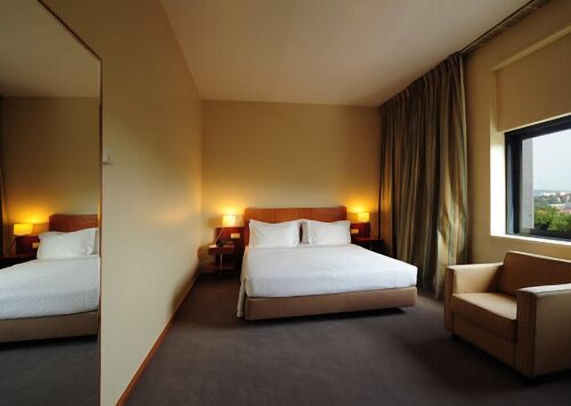 Hotel De Guimaraes Business & Spa Exteriör bild